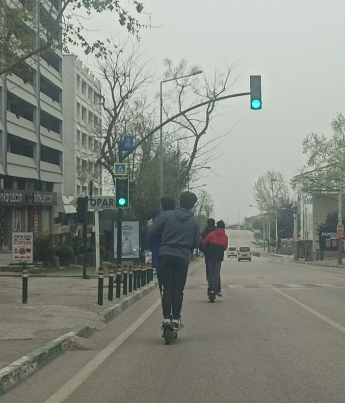 Bursa'da kısıtlamayı scooter ile deldiler