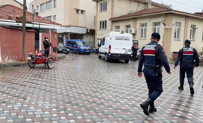 İzmir'de annesinin eski eşini pompalı tüfekle öldürdü