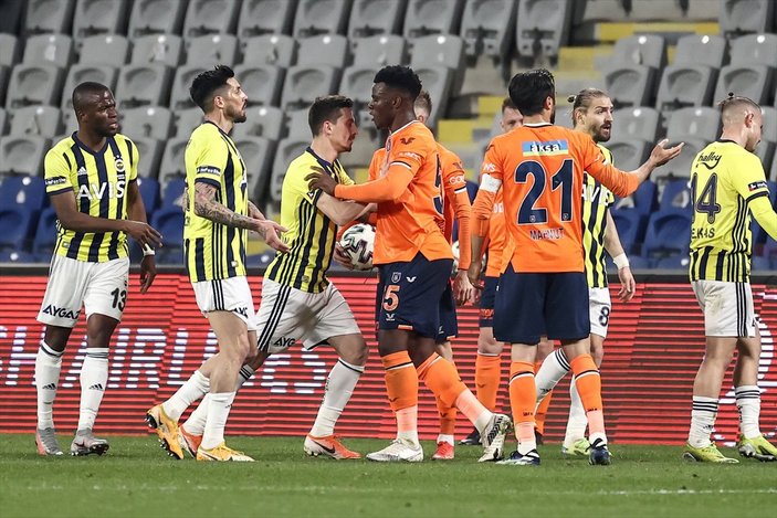 Fenerbahçe, deplasmanda Başakşehir'i 2 golle mağlup etti
