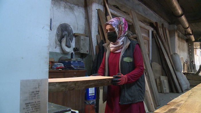 Rize'de şansını deneyen kadın, 9 yıldır marangozluk yapıyor
