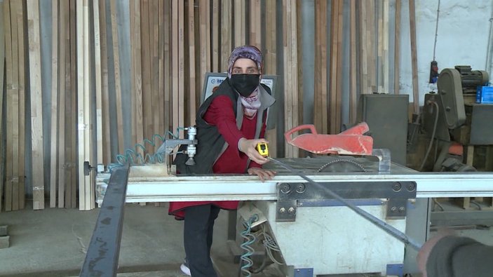 Rize'de şansını deneyen kadın, 9 yıldır marangozluk yapıyor