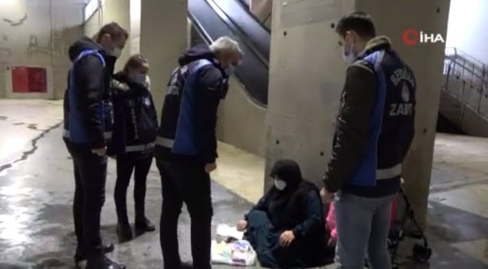 Taksim'de çocuklarını dilendiren kadın, zabıtaya takıldı