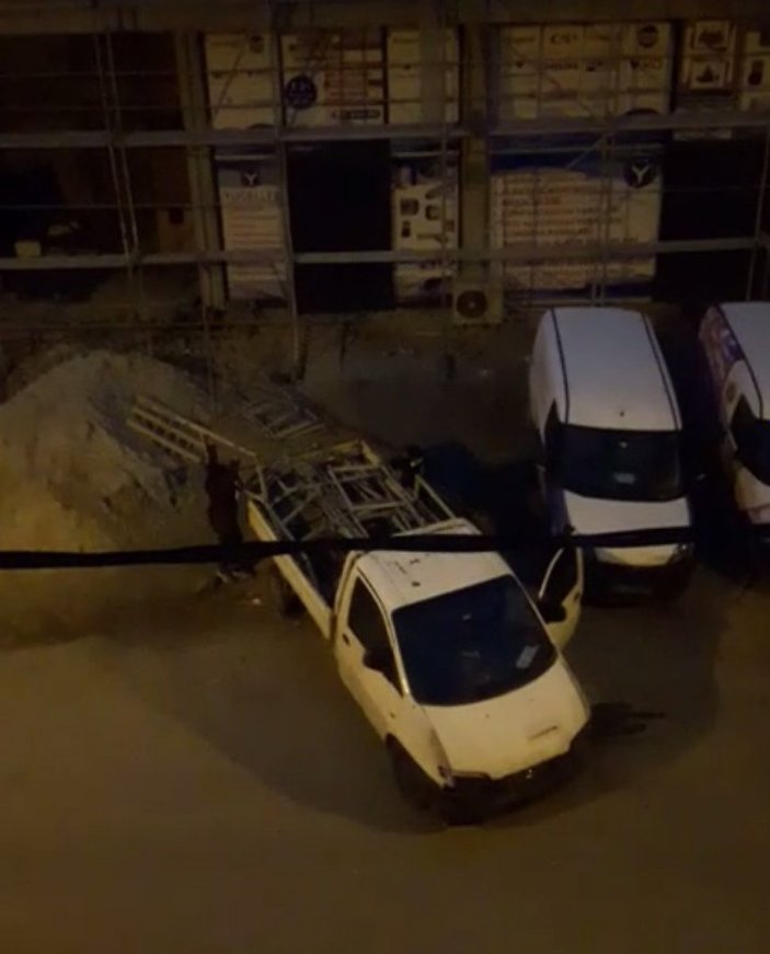 Arnavutköy'de çalıntı kamyonetle hırsızlık
