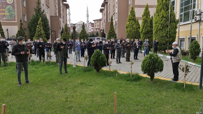 İ Karabük'te koronavirüse yenik düşen genç öğretmen toprağa verildi