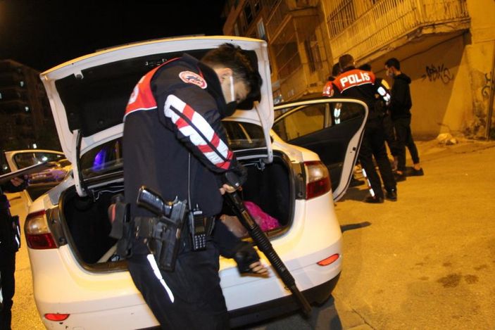 i Denizli'de asker kaçağı gençlerin akşam kaçamağı pahalıya patladı