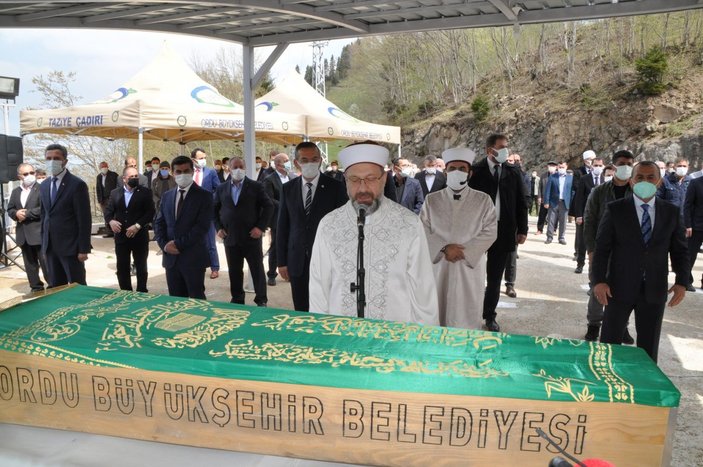 Diyanet İşleri Başkanı Ali Erbaş amcasının cenaze namazını kıldırdı