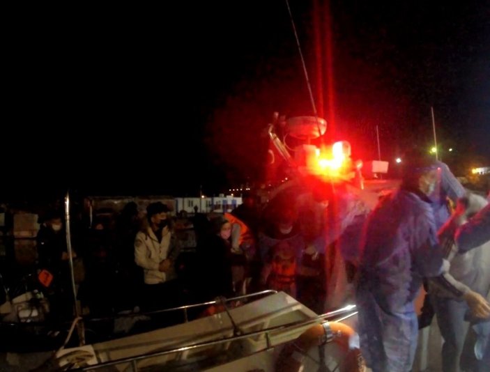 Ayvacık açıklarında 18 göçmen kurtarıldı
