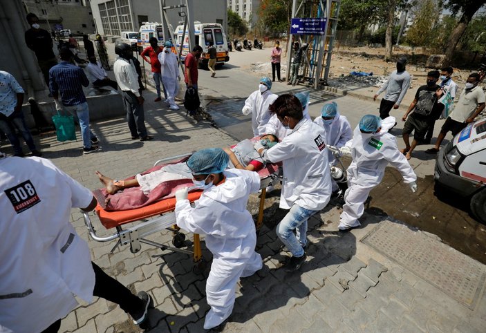 Hindistan'da koronavirüslü 22 hasta oksijensiz kalarak can verdi