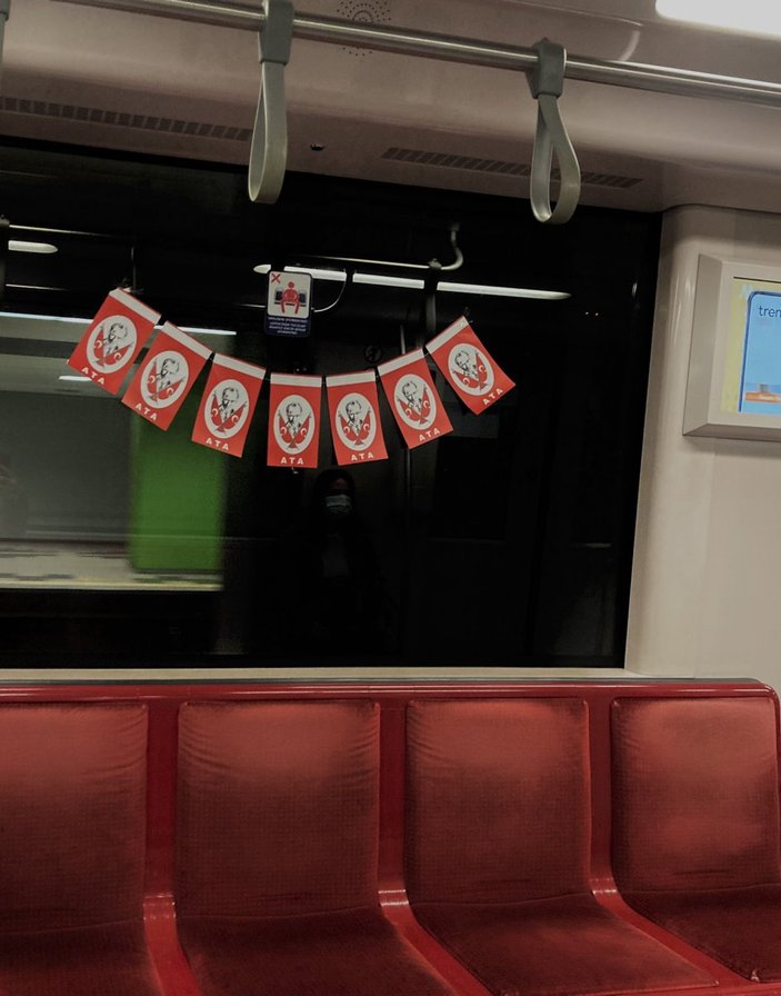 İBB'den, metrolara Atatürk bayrakları