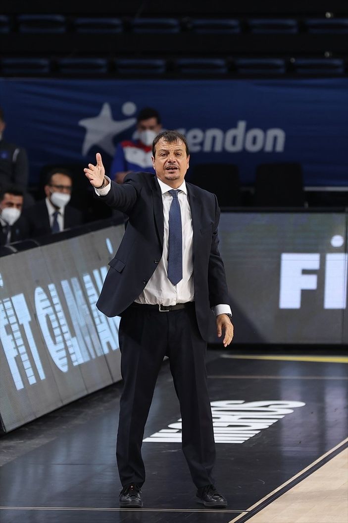 Anadolu Efes, Real Madrid'i mağlup etti