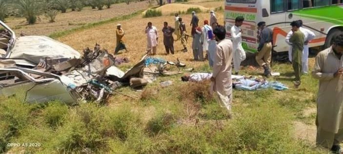 Pakistan'da kaza: 12 ölü, 20 yaralı