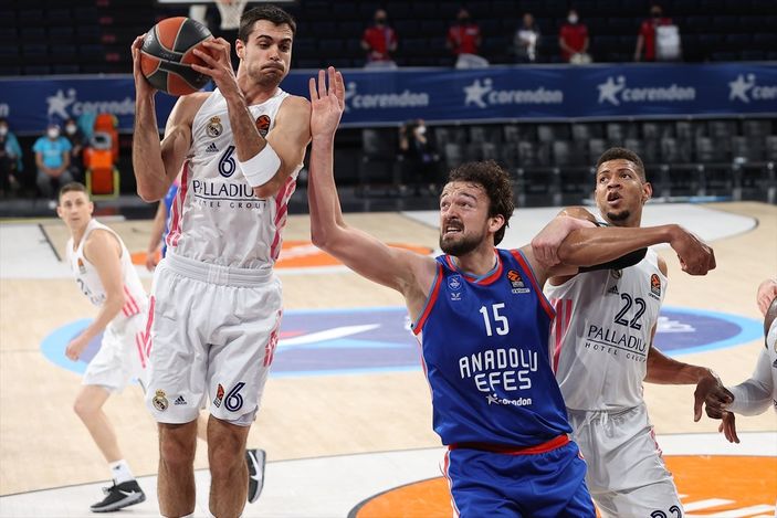 Anadolu Efes, Real Madrid'i mağlup etti