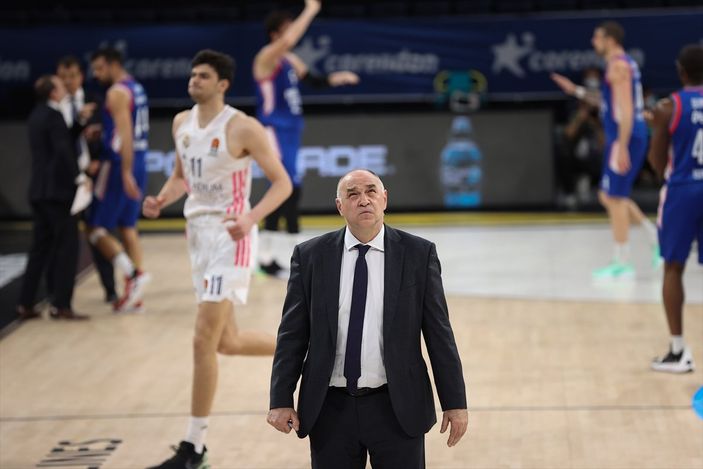 Anadolu Efes, Real Madrid'i mağlup etti