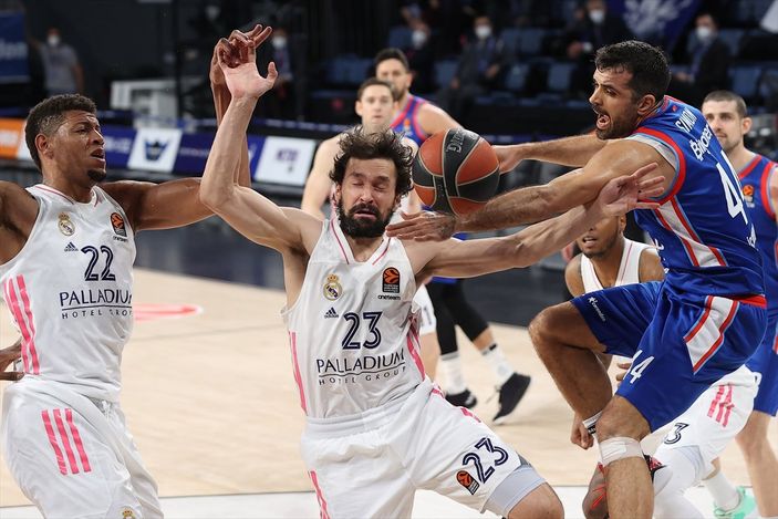 Anadolu Efes, Real Madrid'i mağlup etti