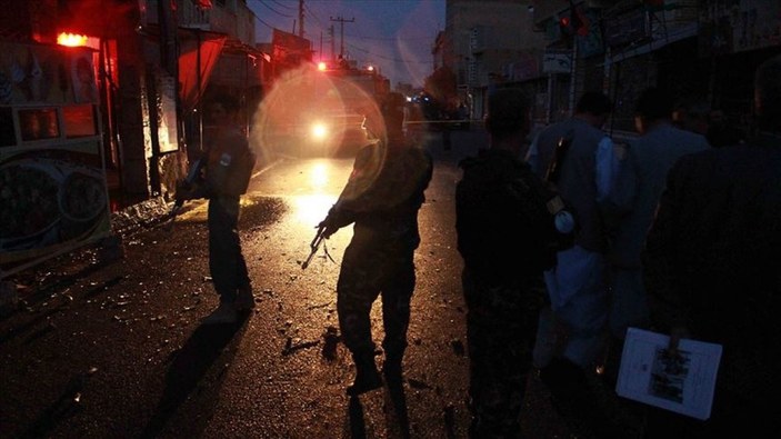 Afganistan'da güvenlik güçlerine bomba yüklü araçla saldırıldı