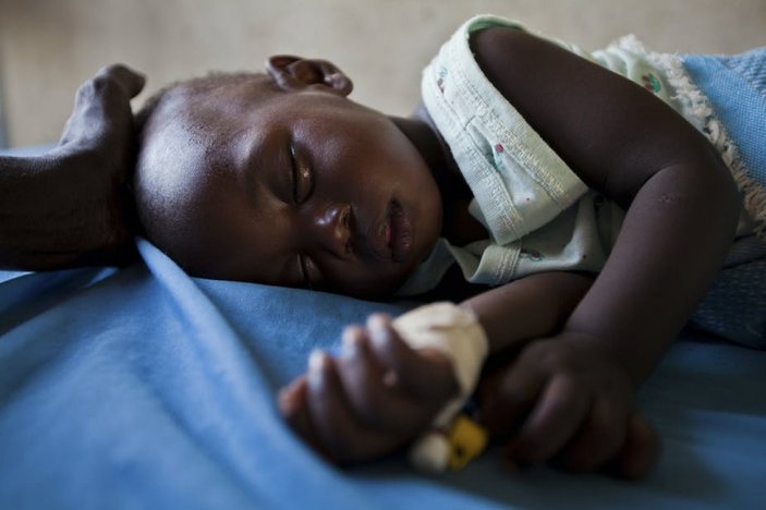 Afrika'da 650 binden fazla çocuğa sıtma aşısı yapıldı