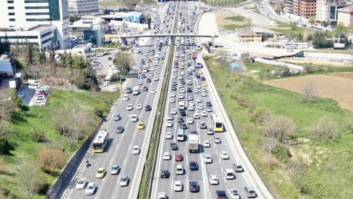 İstanbul'da kısıtlama öncesi trafik yoğunluğu yüzde 67'ye ulaştı