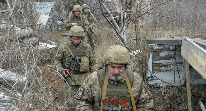 Rusya, Ukrayna sınırlarındaki askerlerini geri çekmeye başladı