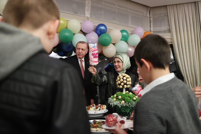 Cumhurbaşkanı Erdoğan, çocuklarla iftarda buluştu