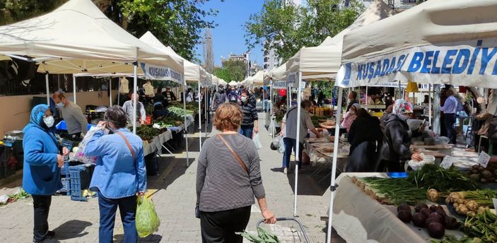 Kuşadası yerel pazarda bahar bereketi