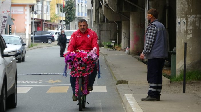 Trabzon’da 21 bin TL’lik çiçek dağıttı, seçimi yine kaybetti