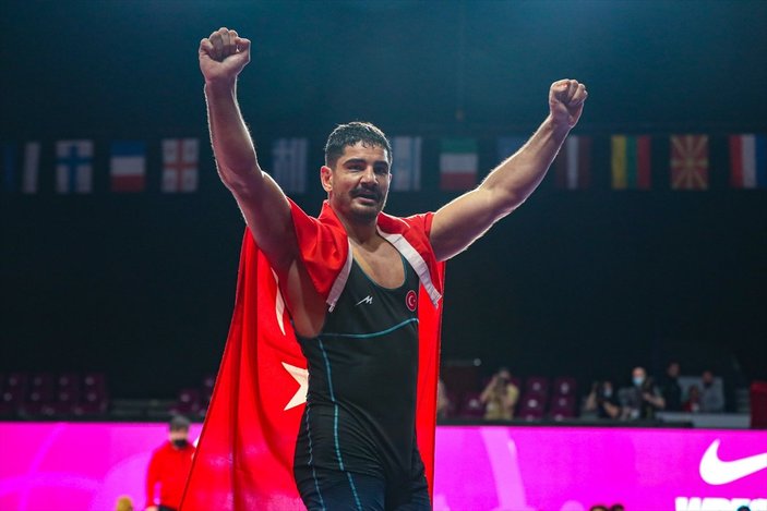 Taha Akgül, 8. şampiyonlukla Avrupa güreş tarihine geçti