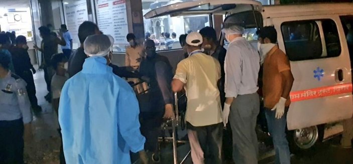 Hindistan’da hastane yangını: 13 koronavirüs hastası öldü
