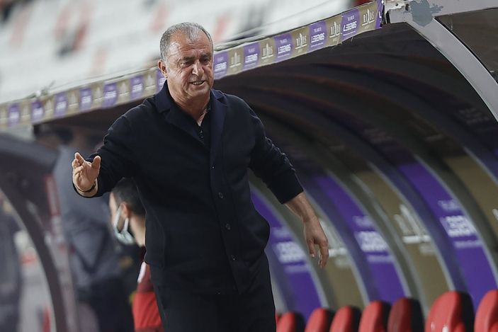Fatih Terim'den Şener'e: Düşme, ölmezsen faul vermiyorlar