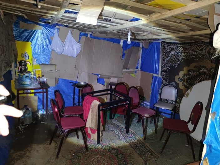 i İzmir'de kumar oynamak için çadır kurdular