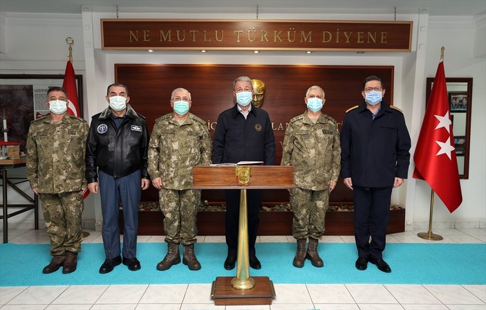 Hulusi Akar'dan Yüksekova'daki operasyon merkezine denetleme