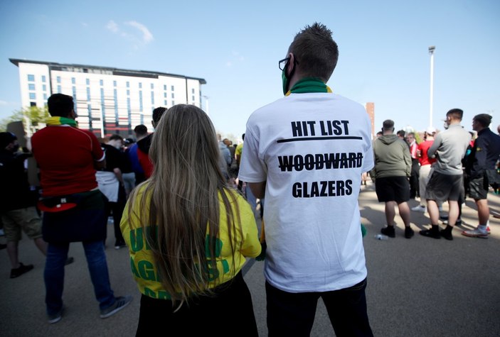 Manchester United taraftarı Avrupa Süper Ligi'ni protesto etti