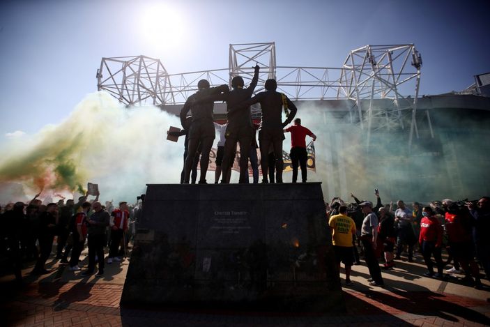 Manchester United taraftarı Avrupa Süper Ligi'ni protesto etti