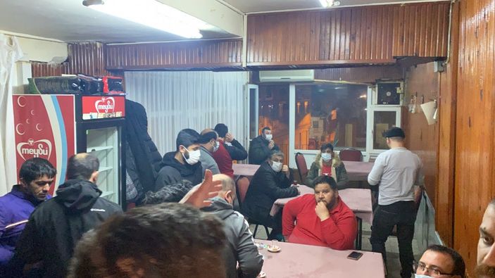 i Beyoğlu polisinden kıraathaneye baskın