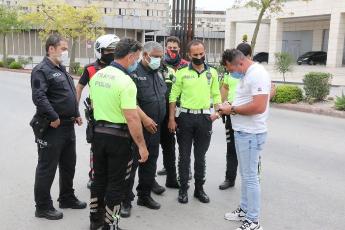 Antalya'da plakasız yakalanan sürücü: Aracımda 1 trilyon var bırakamam