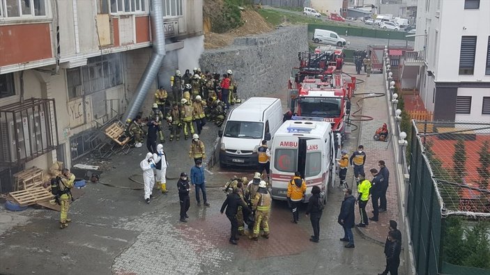 Arnavutköy'de hırdavat deposunda çıkan yangın can aldı