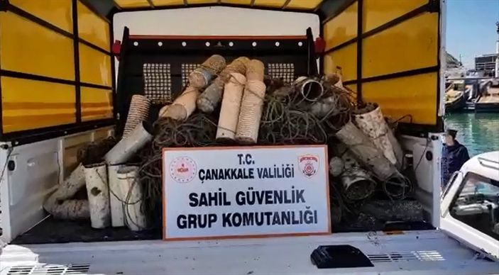 a Çanakkale'de deniz dibinden 757 ahtapot tuzağı çıkarıldı
