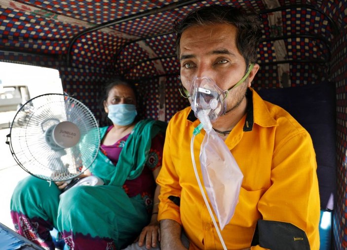 Hindistan'da koronavirüs krizi şiddetleniyor