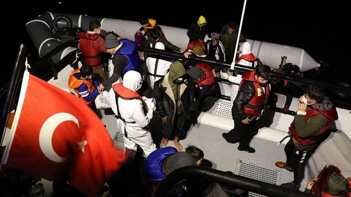 Türk kara sularına geri itilen 250 mülteci kurtarıldı