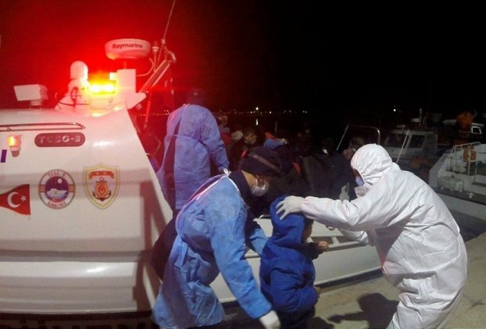Türk kara sularına geri itilen 250 mülteci kurtarıldı