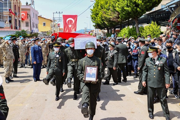 Şehit Teğmen Mehmet Kıvık, İzmir'de defnedildi
