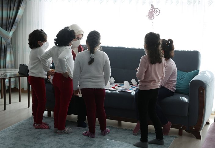 Emine Erdoğan, sevgi evindeki çocukları ziyaret etti