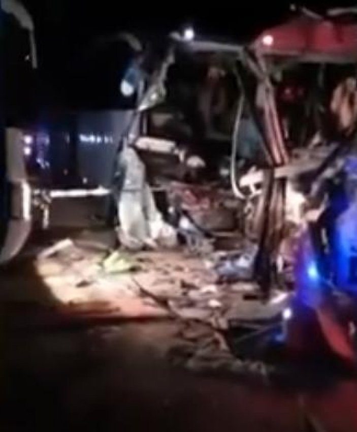 Afganistan’da iki yolcu otobüsü çarpıştı