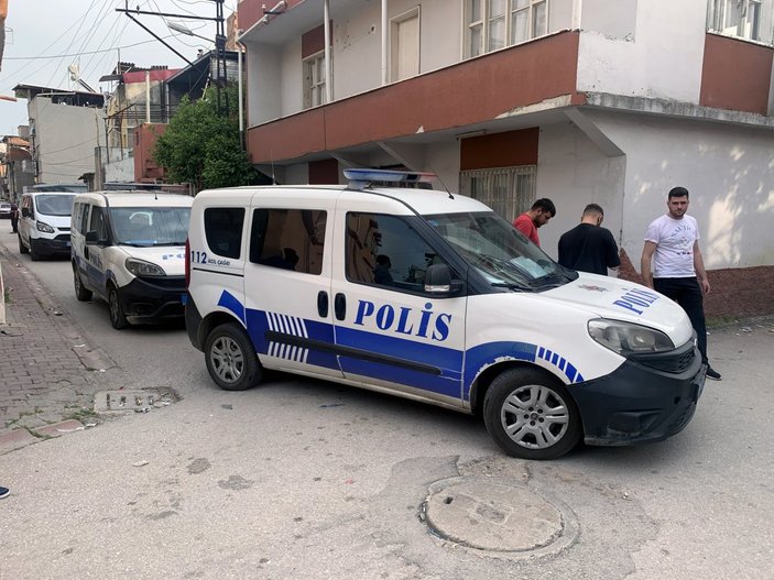 Adana'da arkadaşını pompalı tüfekle başından vurdu