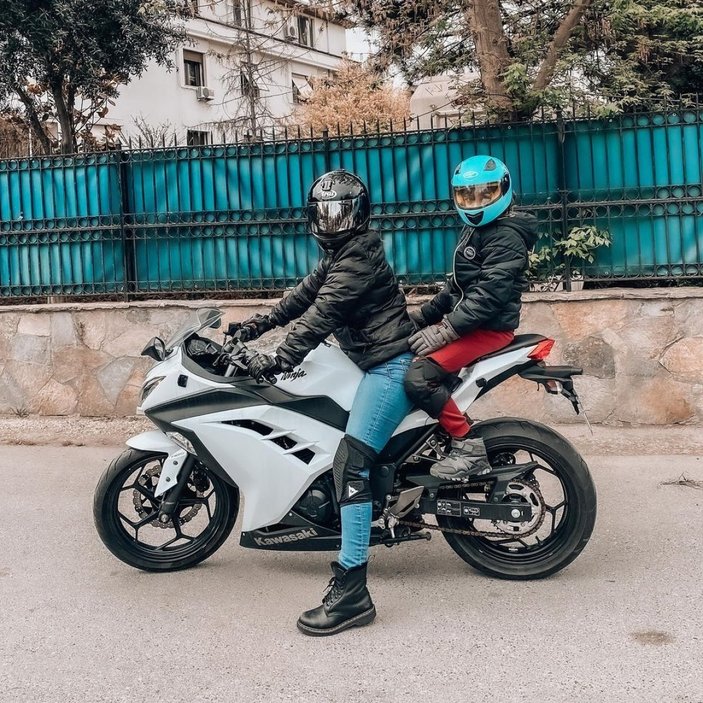 Yağmur Sarıoğlu, oğlunu motosikletle gezdirdi