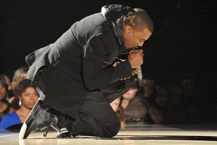 Kanye West'in ayakkabısı rekor fiyata satıldı