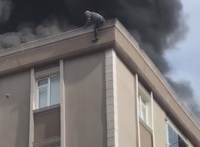 Bağcılar'da 6 katlı binada yangın çıktı