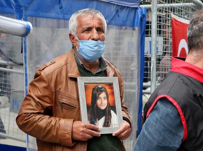 İzmir'de evlat nöbeti tutan baba: HDP'nin kapısından kalkmayız