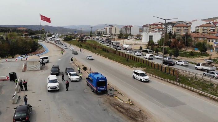 Tam kapanma öncesi 43 ilin geçiş güzergahında araç yoğunluğu