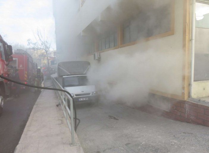 İstanbul'da mobilya atölyesinde yangın çıktı