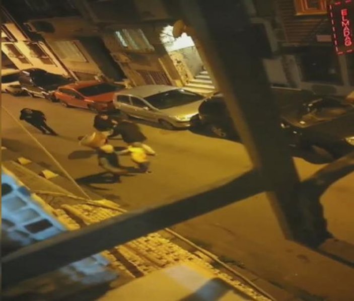 İstanbul'da turist dehşeti: Davulu bıçakladı, davulcuyu kovaladı